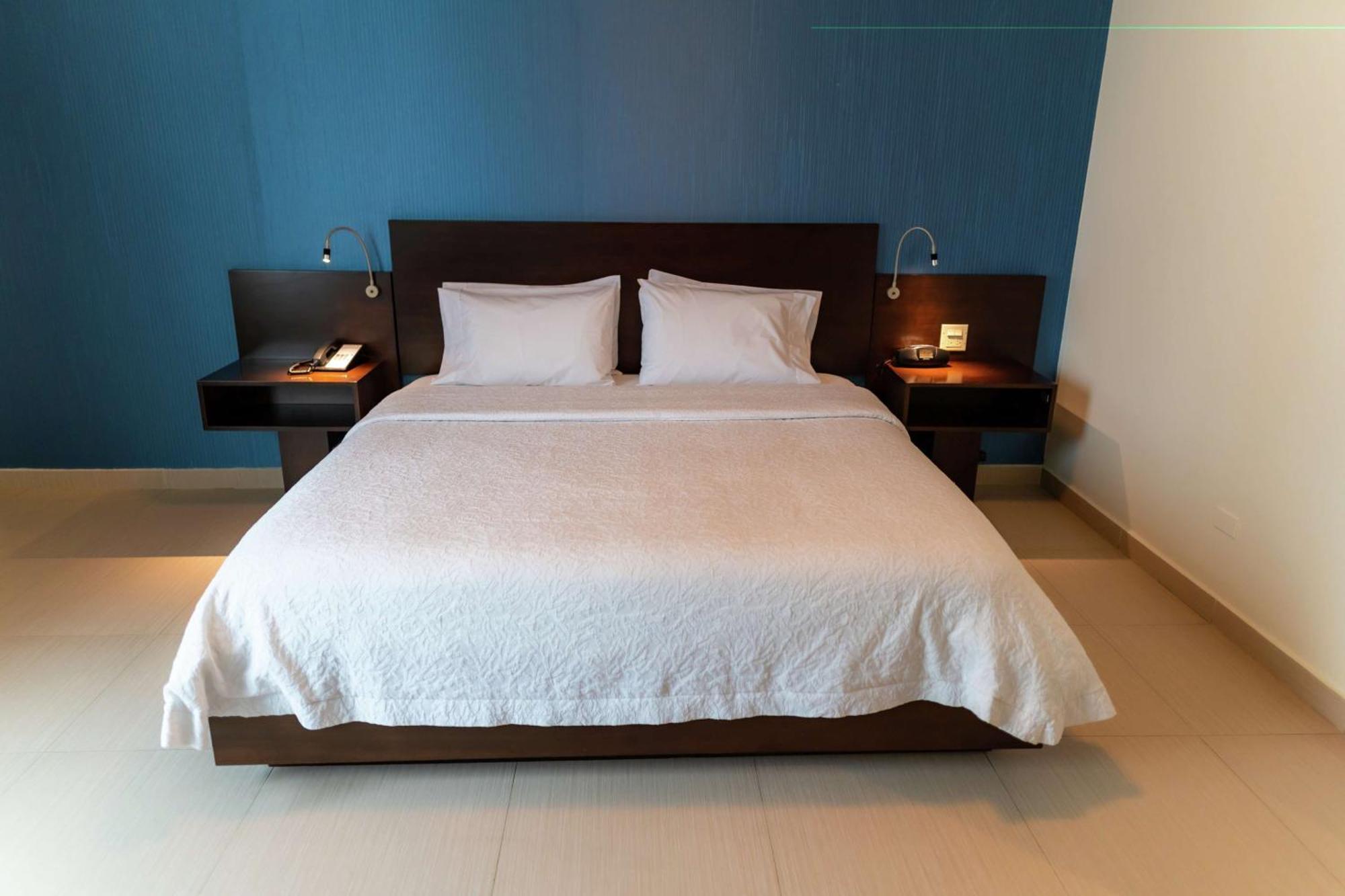 Hotel Hampton By Hilton 3*